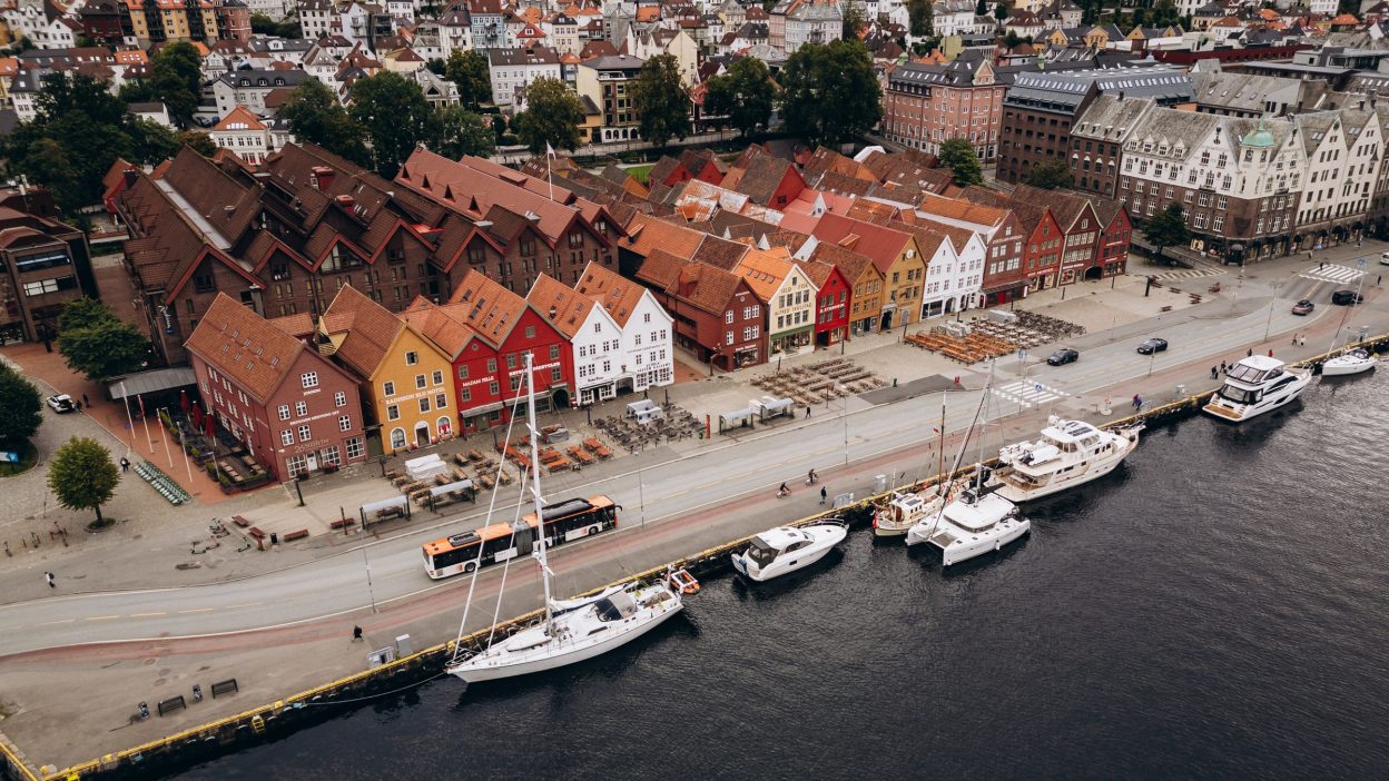 Muelle de Bryggen en Bergen, para trabajar en Noruega